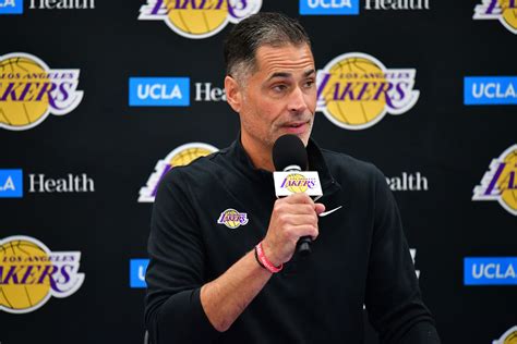 Nba Insider Says The Los Angeles Lakers Aren T In Trade Talks With Any