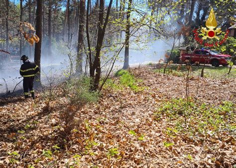 Saronno Forte Vento E Alto Rischio Incendi Intanto Roghi Nel Resto