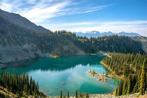 11 best vacation homes, VRBOs, and Airbnbs in Revelstoke for 2024 ...