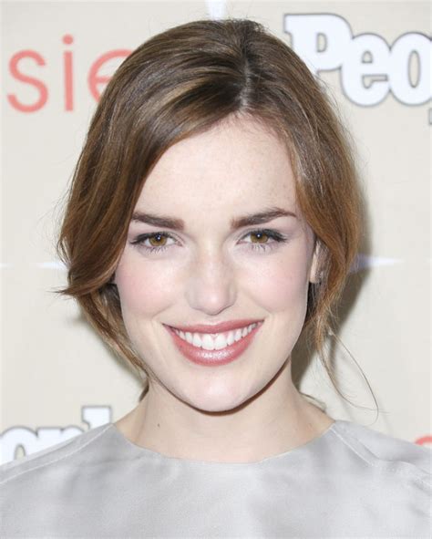 Pictures Of Elizabeth Henstridge