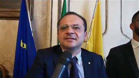 Cateno De Luca Si Candida A Presidente Della Regione Musumeci Una