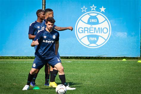 Equipe Sub Do Gr Mio Realiza Ltimo Treinamento Antes Do Cl Ssico De