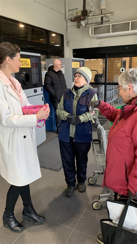 Geneviève Guilbault on Twitter Distribution de chocolat dans