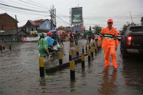 Kota Semarang Banjir Ganjar Pranowo Cek Kondisi Pompa Pilar Id