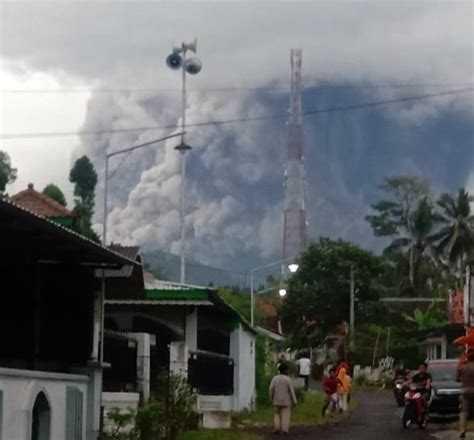 Gunung Semeru Meletus Newstempo