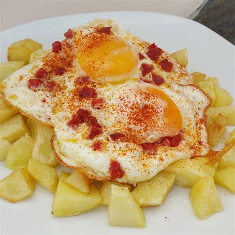 Luzmary Y Sus Recetas Caseras PRESENTAR UNOS HUEVOS FRITOS DE DISTINTA