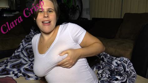 MILF Squeezing Breastmilk Through White T Shirt And Encouraging You to Suck Vidéos Porno