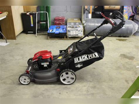 Black Max Selfpropeld Push Mower - Matthews Auctioneers