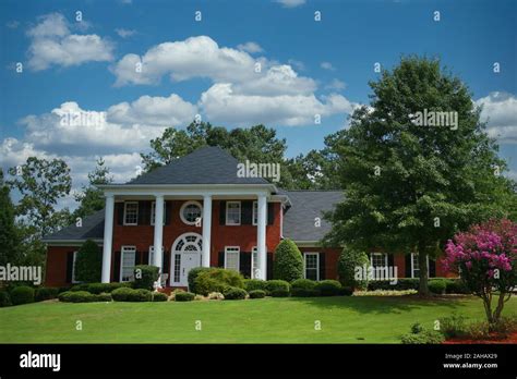 House Home Columns Hi Res Stock Photography And Images Alamy