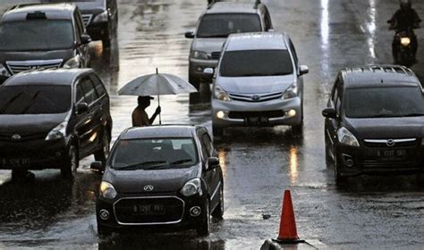 Jakarta Hujan Sejak Pagi Ruas Jalan Tergenang Hingga Cm Pilar Id