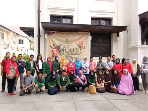 Mahasiswa Unsa Makassar Ikut Kegiatan Jelajah Museum Yayasan