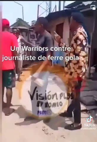 Fally Ipupa Avec Ces Warriors En Attaque Seul Contre Touse Ferre Gola