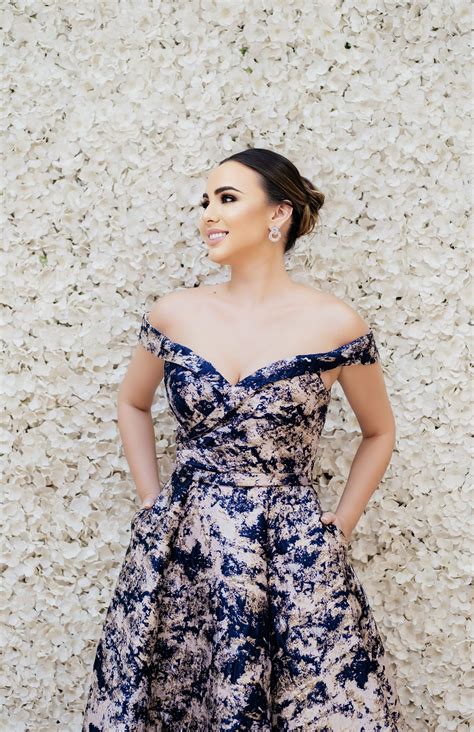 VESTIDO PRINCESA OMBRO A OMBRO ESTAMPA NUDE E PRETO MARMORIZADA Closet Das 2