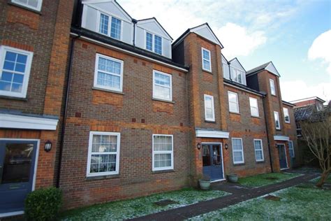 Holyrood Court Marlborough Road Watford Wd18 1 Bed Apartment £900