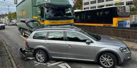 St Gallen Rotlicht Missachtet Und Unfall Mit LKW Verursacht