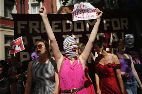 Rivolta Contro La Condanna Alle Pussy Riot E Il Guardian Pubblica La Loro Ultima Canzone