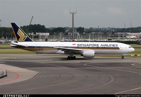 9V SVL Boeing 777 212 ER Singapore Airlines Michael Eaton