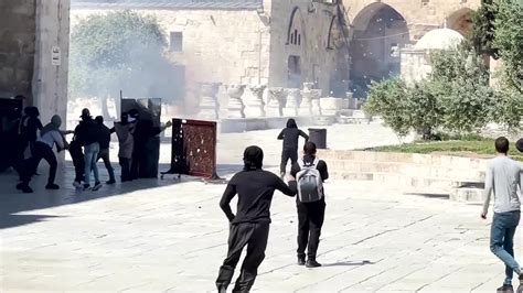 Clashes Erupt At Jerusalem S Al Aqsa Mosque