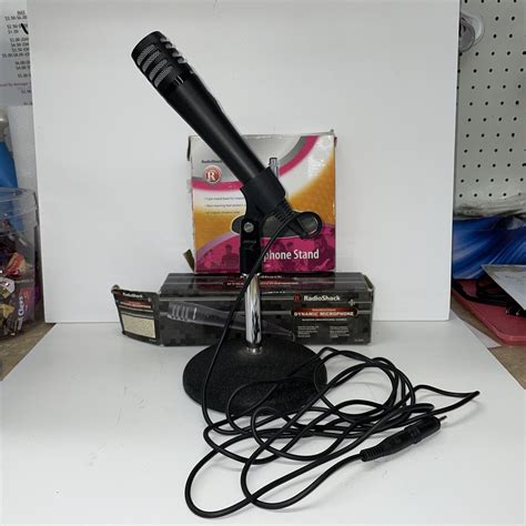 Radioshack Omnidirectional Dynamic Microphone With Desktop