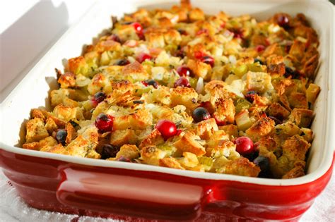 Classic Cranberry Stuffing - Eva Minette