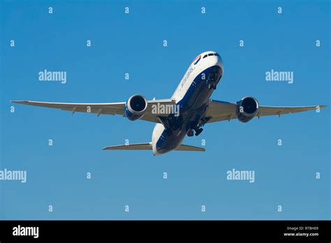 787 front takeoff hi-res stock photography and images - Alamy