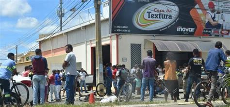 Ciclista morre após ser atingido por carro em avenida de Vitória da