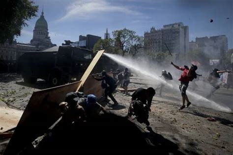 La Jornada Marchas Represi N Y Cacerolazos Sacuden Buenos Aires