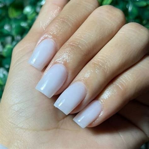 Uñas blanco lechoso Manicura de uñas Uñas color blanco Uñas