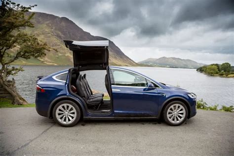 Tesla Model X Falcon Doors: What Benefits & Are They That Bad?