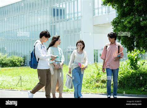 Japanese university students at the campus Stock Photo - Alamy