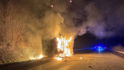 Lkw Brand Auf Der A Autobahn Stundenlang Voll Gesperrt