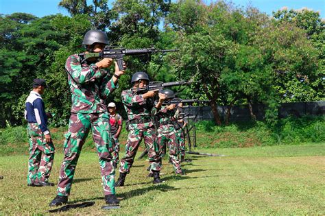 Prajurit Yonif 4 Marinir Asah Kemampuan Latihan Menembak