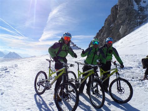 Courmayeur Chamonix In Bicicletta Sulle Nevi Della Vallée Blanche