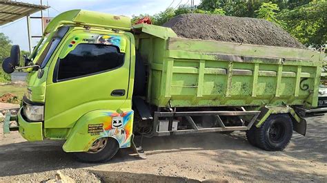 Truk Jomplang Mobil Truk Hino Dutro X Power Bongkar Muatan Pasir