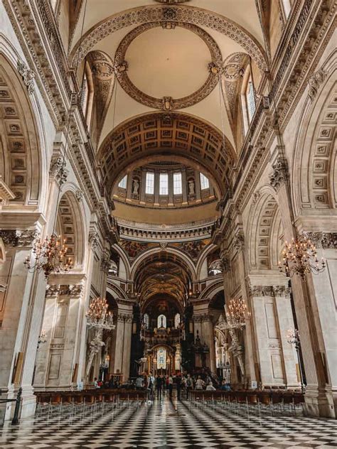 Magical St Paul’s Cathedral Harry Potter Guide - Hogwarts Staircase!