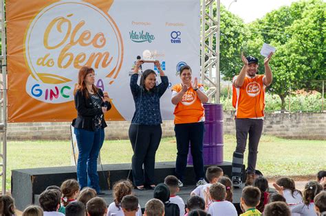 Escolas que mais arrecadaram óleo de cozinha na Gincana recebem o Dia