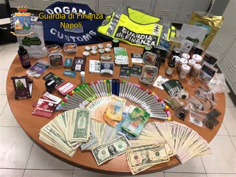 Napoli Un Chilo Di Droga Nelle Valigie Arrestato Americano A