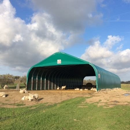 Tunnels délevage pour ovins et caprins DUE A Structure de protection