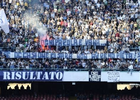 Striscione Anti Romanisti Mila Euro Di Multa Al Napoli Il Sole Ore