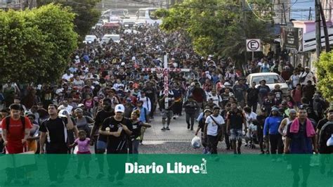 Migrantes piden fin a su sufrimiento con un viacrucis en México