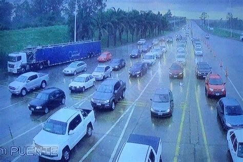 La Lluvia Y Un Gran Caudal Vehicular Complican El Tr Nsito En El