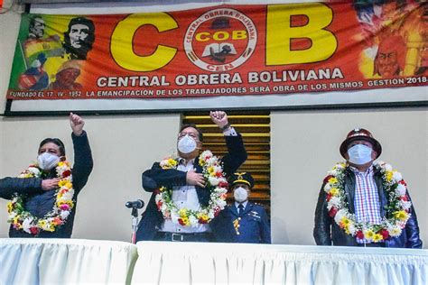 Presidente Rinde Homenaje A La COB Y Le Pide Unidad Para Defender La