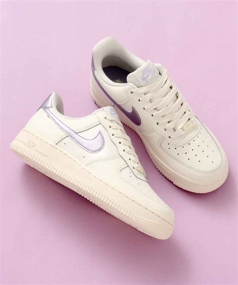 NIKEナイキのNIKE WMNS AIR FORCE 1 07 ESS ナイキ ウィメンズ エア フォース 1 07 ESS