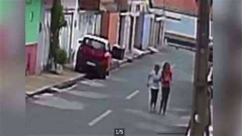 Vídeo Homem suspeito de esfaquear a própria filha na zona Sul de