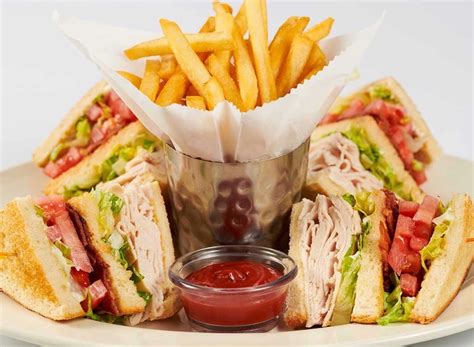 9 Restaurant Chains That Serve The Best Club Sandwiches