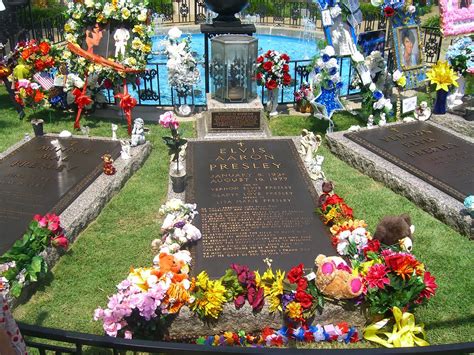 Elvis Presleys Graceland His Grave Sebastian Schulz Flickr