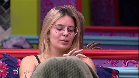 Thaís fala sobre suas opções de voto no BBB21 Projota Gil e Sarah