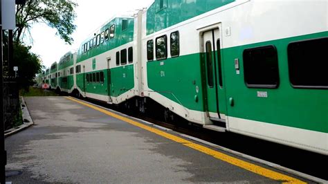 Eastbound And Westbound Trains Arrive Simultaneously At Port Credit Go