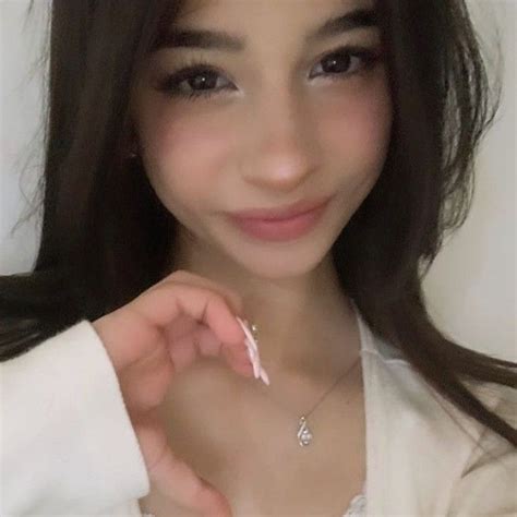 Discover Brunette Girls Ideas On This Pinterest Board Brunette Girl Brunette Pretty