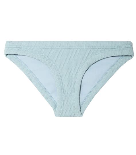 The Underwire Bikini Trend We Re Already Seeing Everywhere Who What Wear